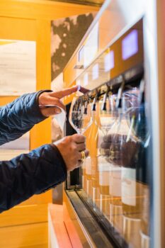 Distributeur de vin au verre
